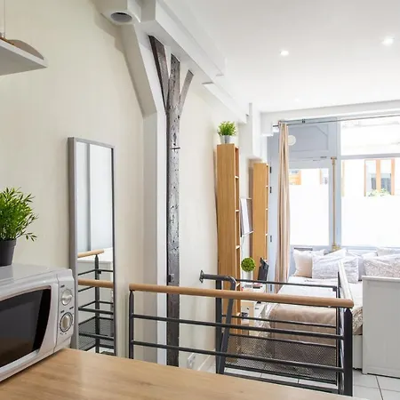Charming Small Duplex - Heart Of Apartment Paris